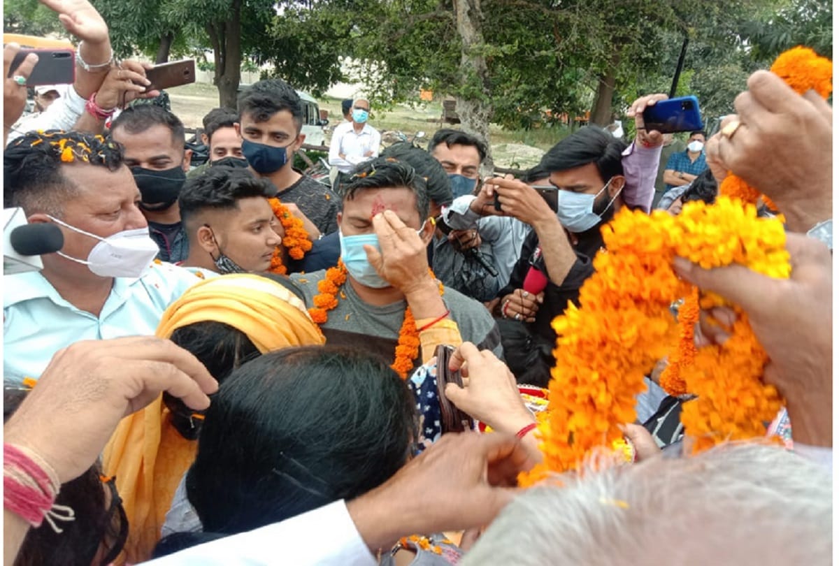 CRPF cobra commando Rakeshwar Singh Manhas return home jammu
