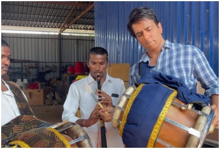 Sonu Sood Turned into 'Bandwala' and Playing 'Dhol' with the team, See Viral Video