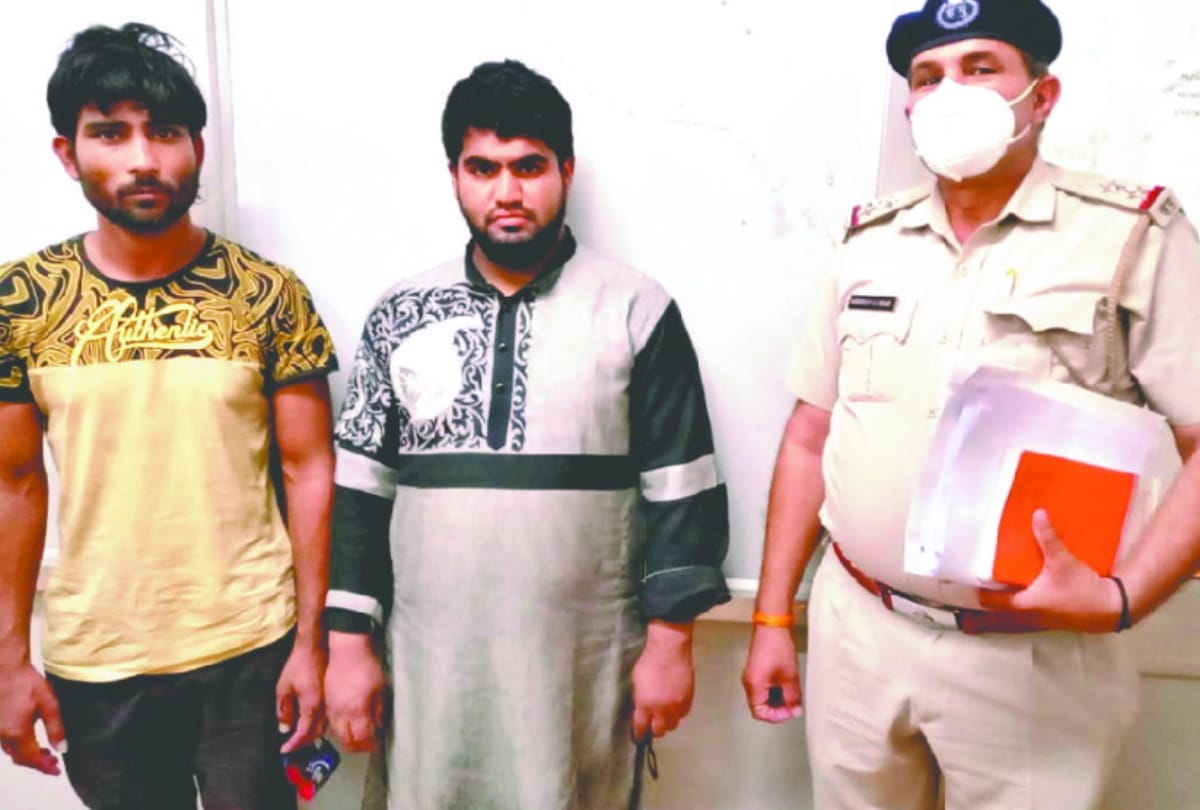 Gurugram spitting roti video viral dhaba owner and cook arrested