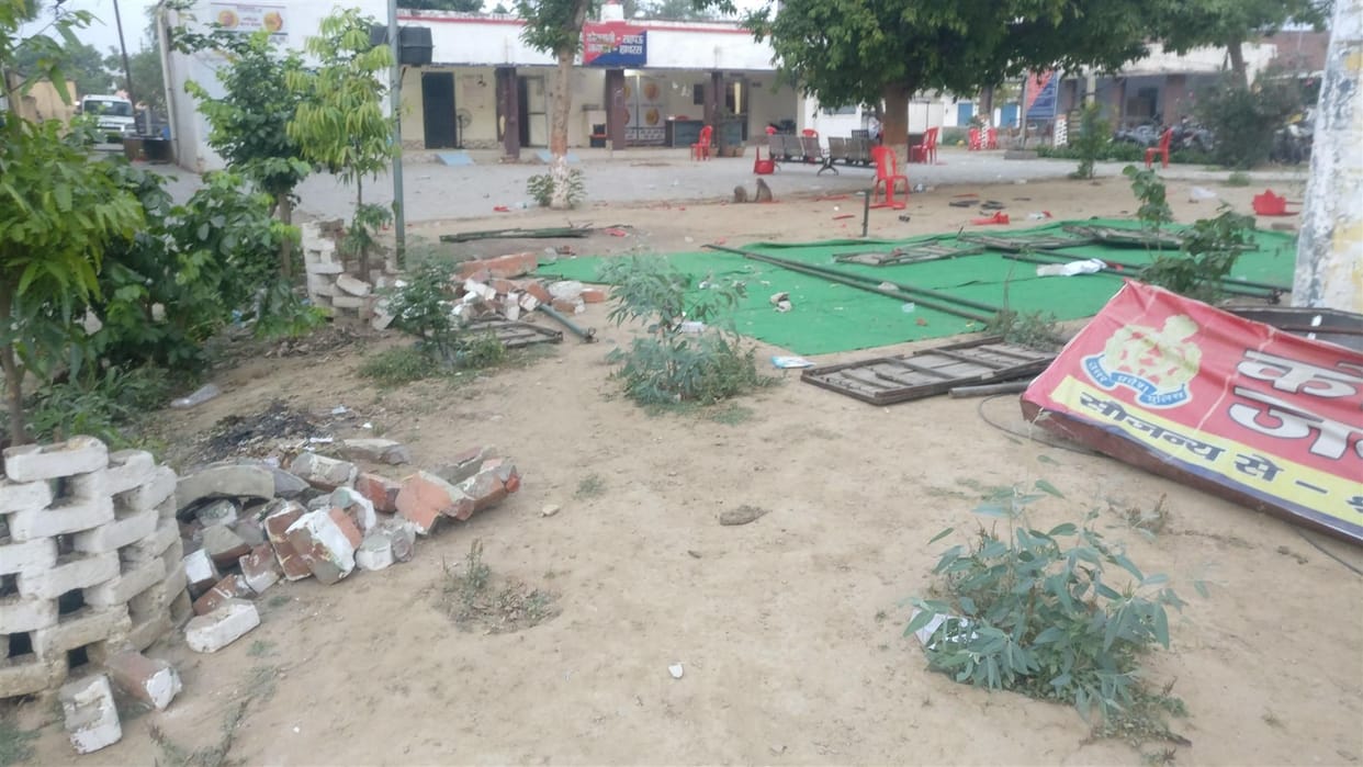 Hathras: There was a commotion all night from Sahapau to Tharaura