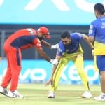 शमी के पैर छूते दीपक चाहर