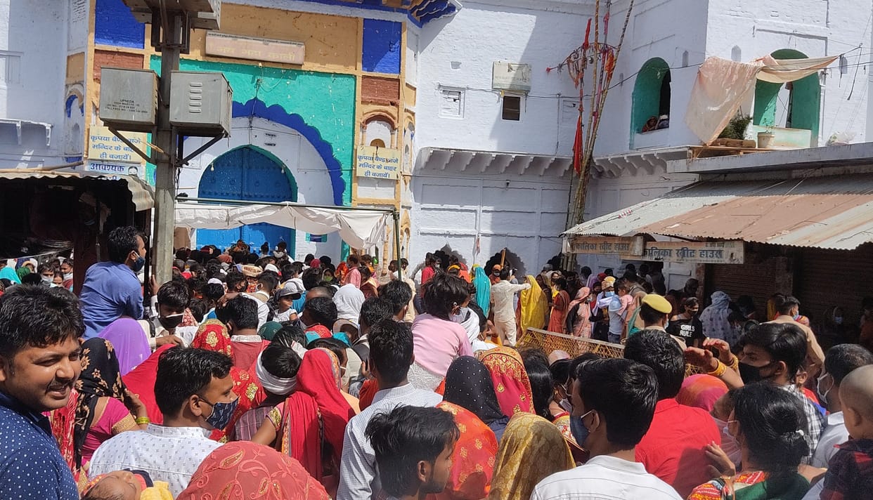 The doors of the temple closed due to the crowd