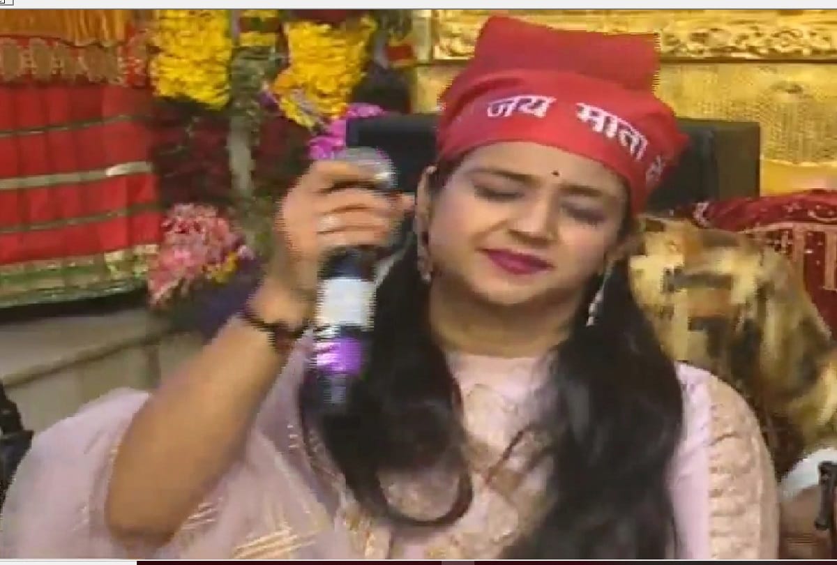 performance by famous singers is given on vaishno dham in navratras