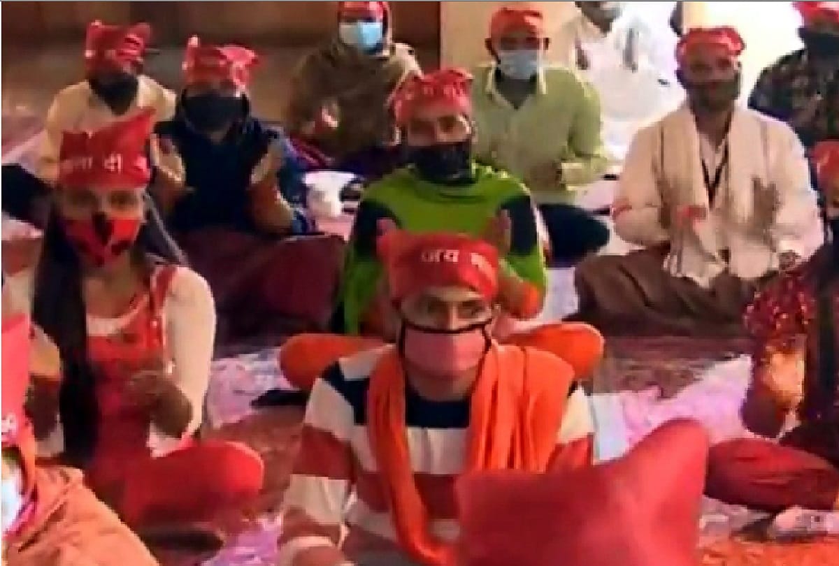 performance by famous singers is given on vaishno dham in navratras