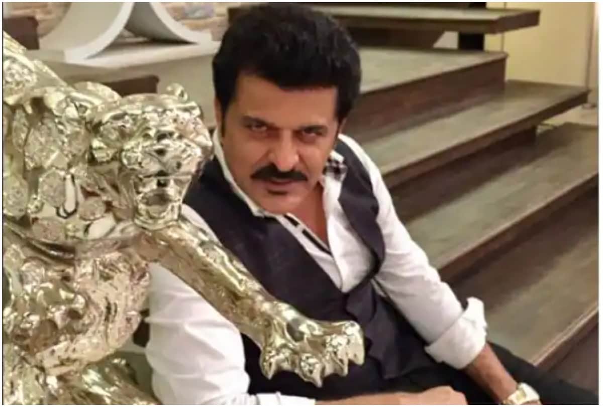 Ishaan Khattar Father Rajesh Khattar Test Positive For Covid 19 And Admitted To Ghaziabad Hospital