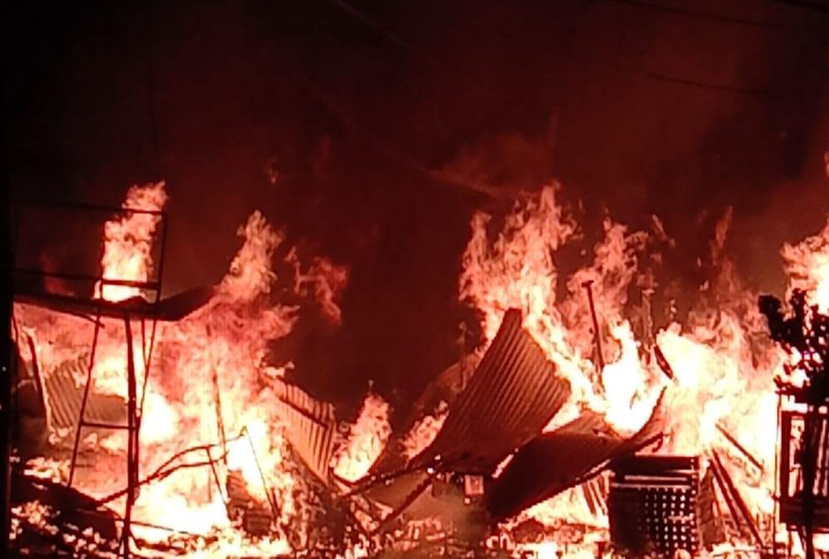 caught fire in shops in auraiya