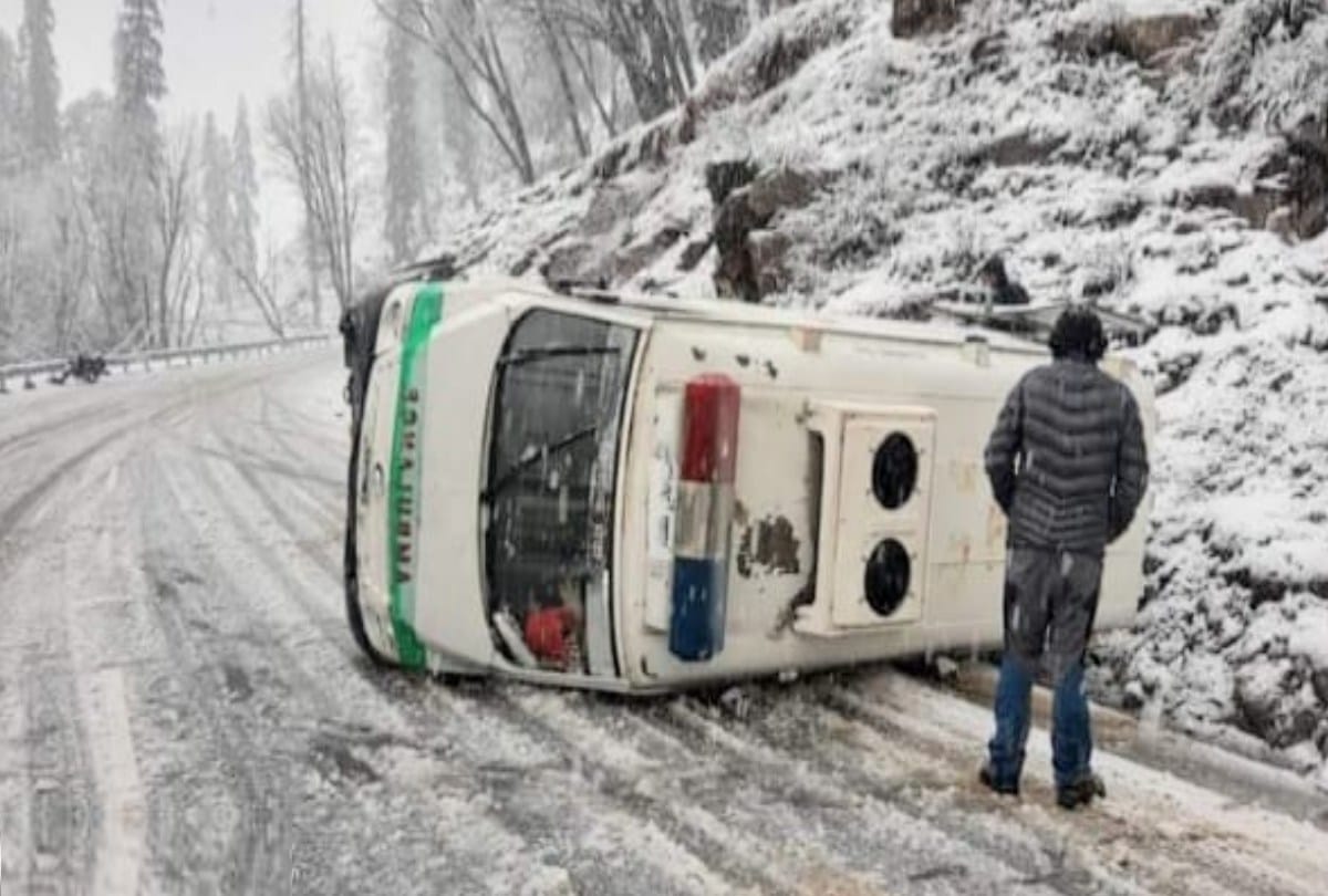 fresh snowfall in high peaks of himachal, manali-leh road closed, The movement of tourists stopped at the Atal Tunnel