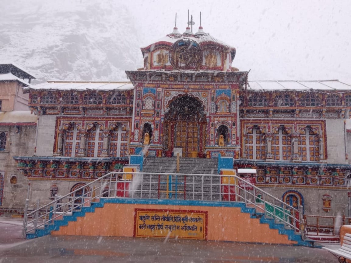chardham yatra 2021: traders and local youth rally and demand to start Badrinath Yatra