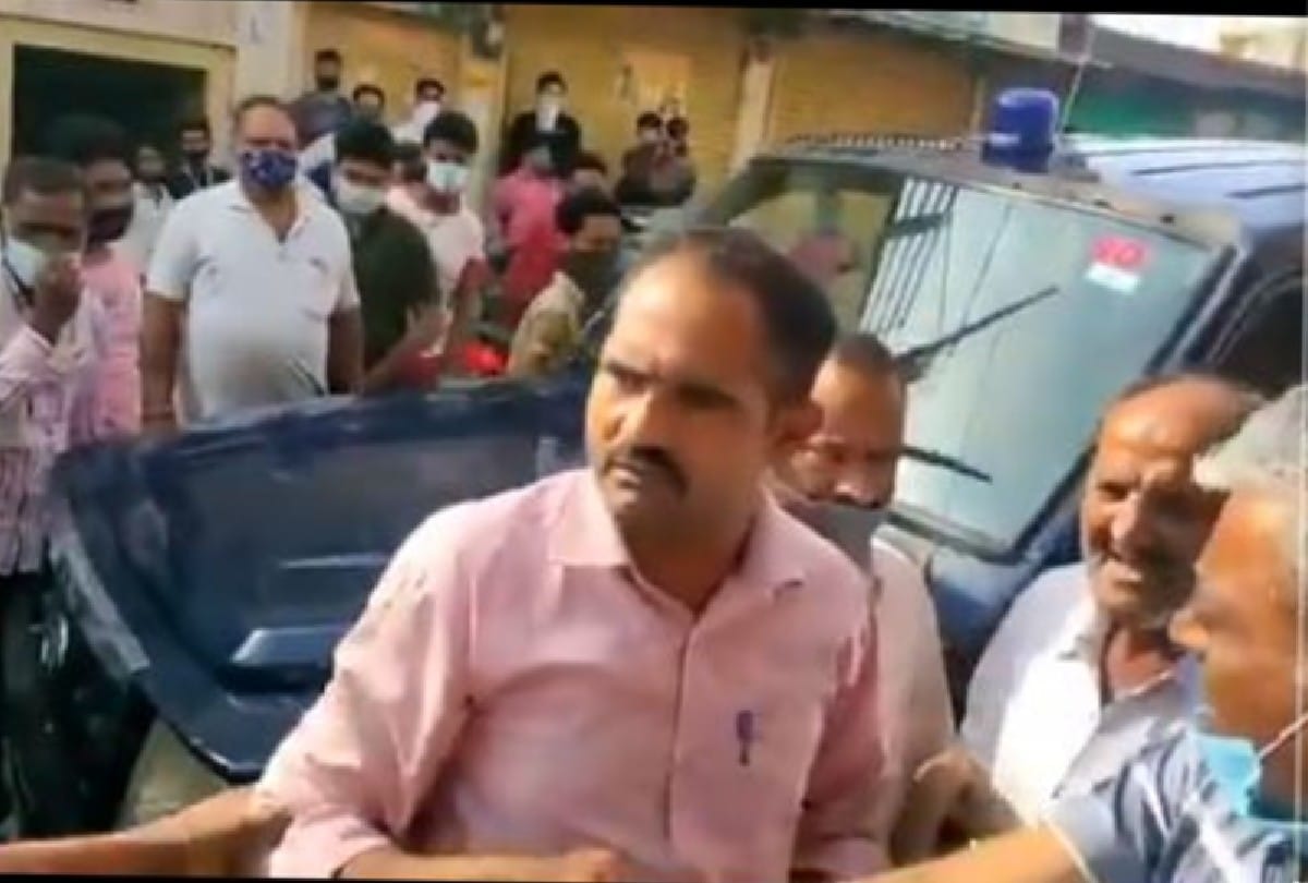 challan issued against police inspector for not wearing mask in agra