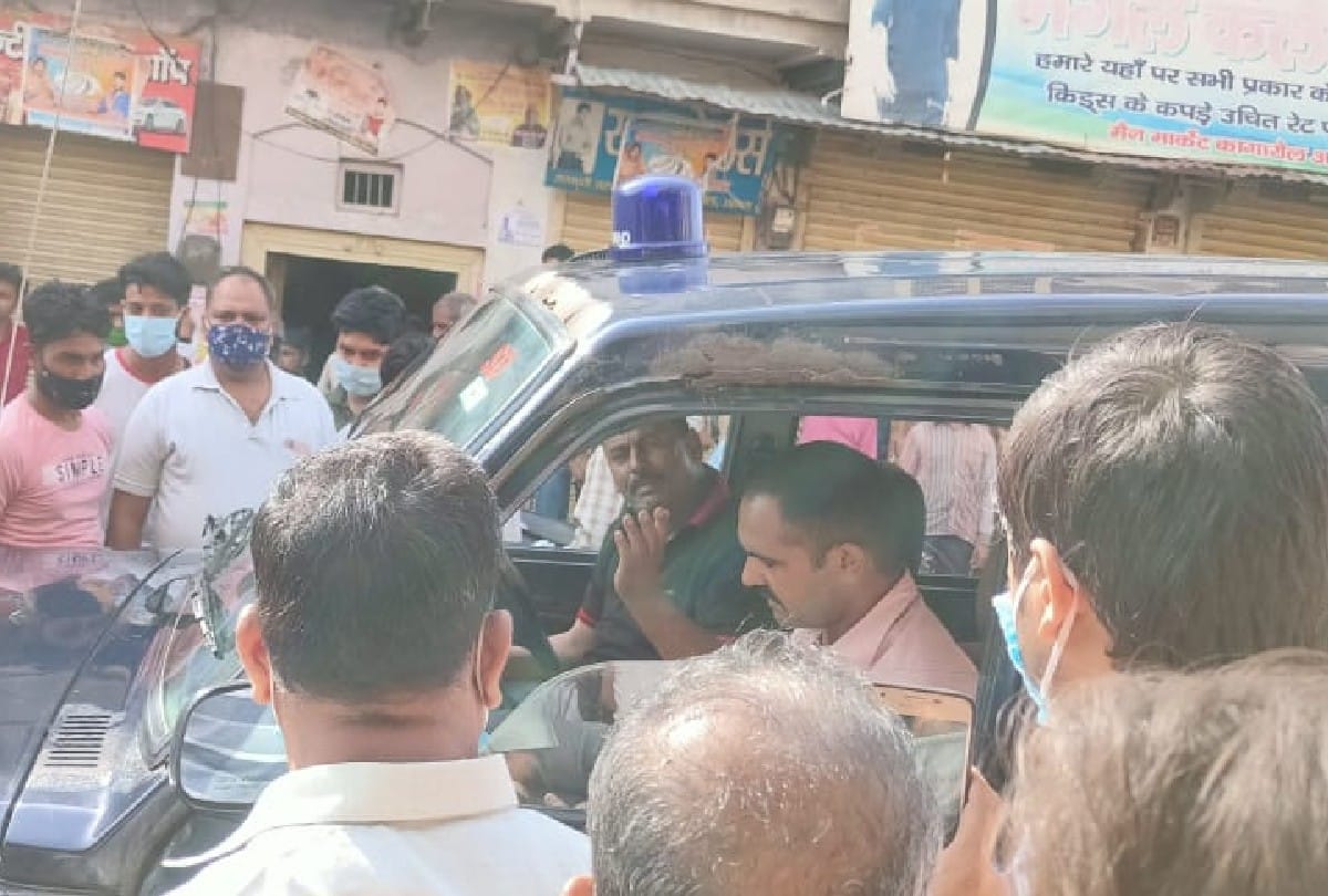 challan issued against police inspector for not wearing mask in agra