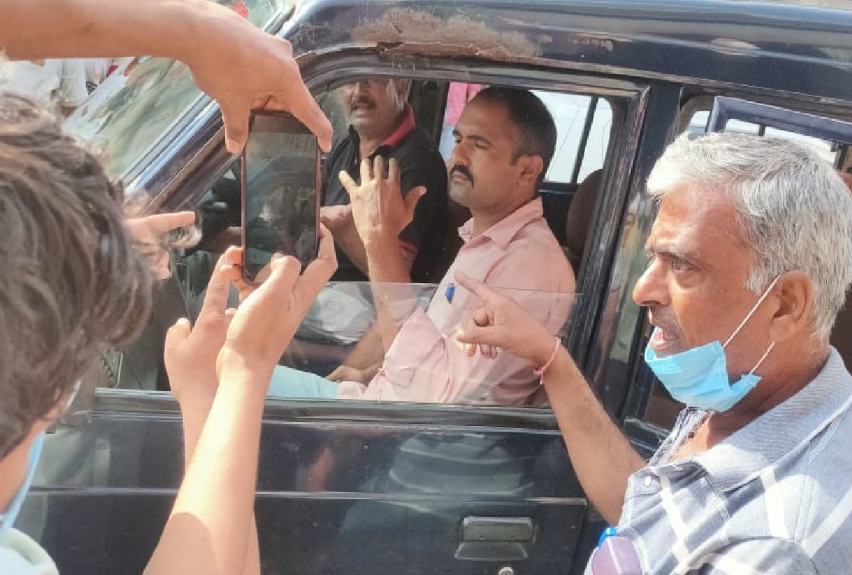 challan issued against police inspector for not wearing mask in agra