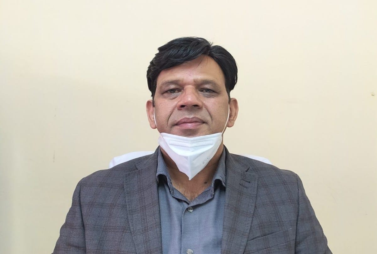 Corona Warrior: Deputy Director Dr. Ramesh Chand did not take singal day off