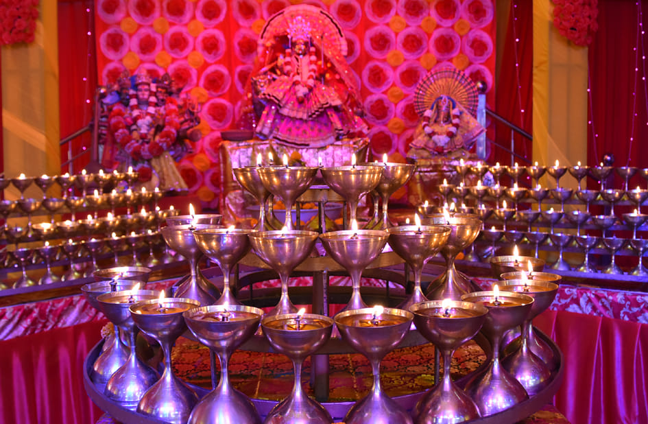 Chants of mother Bhagwati echoed on fourth Navratri