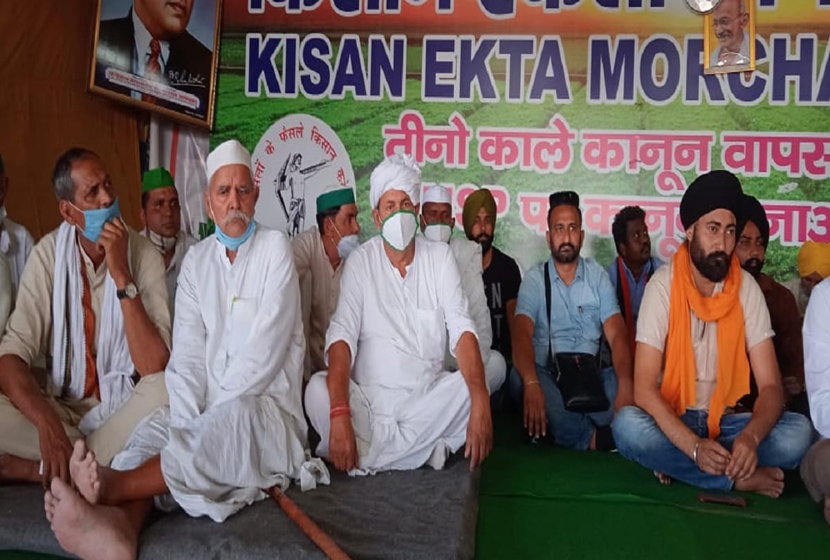 Farmers protest in Corona Chaudhary Naresh Tikait arriving at UP Gate to attend kisan mahapanchayat