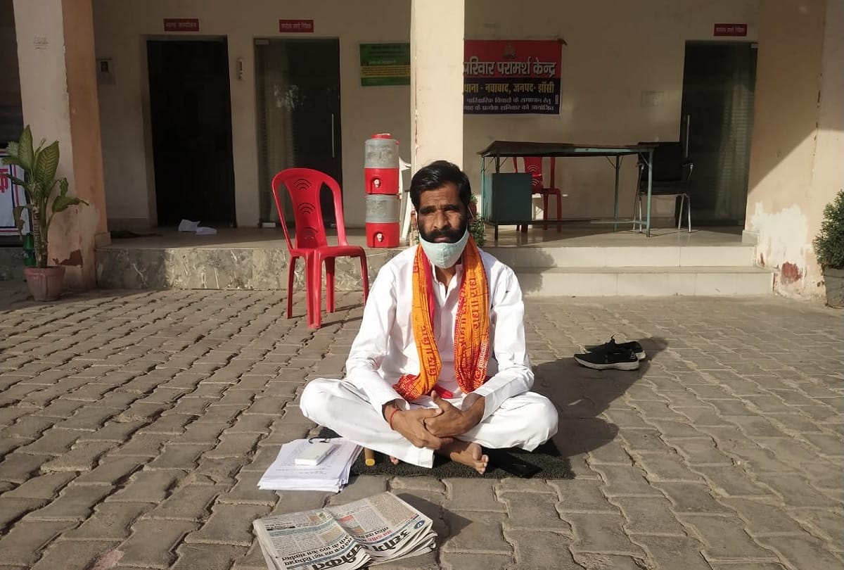 BJP MLA Jawahar Lal Rajpoot starts protest in police station
