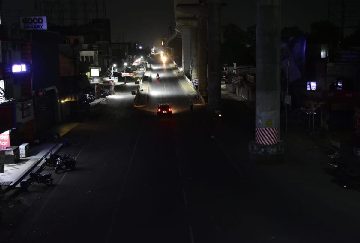 Pics of night curfew of Lucknow.