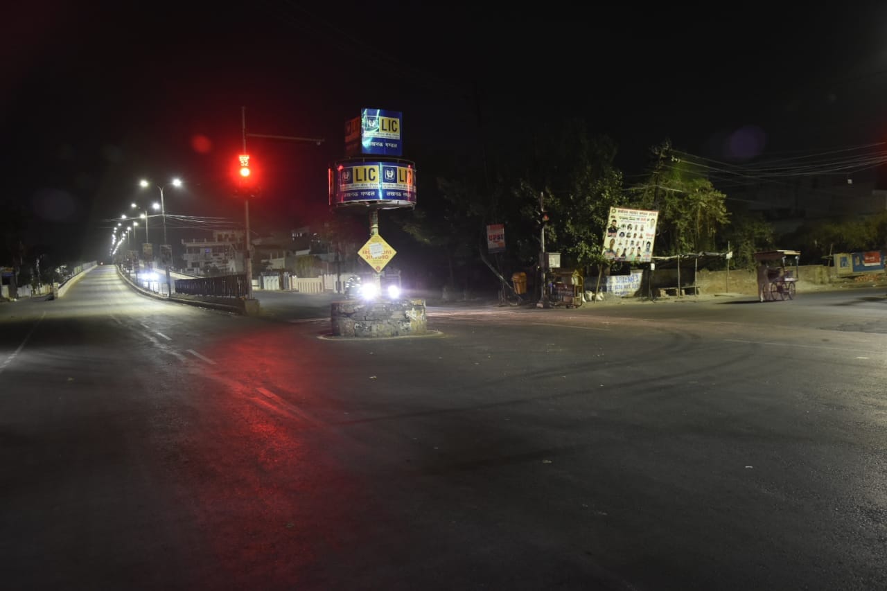 Pics of night curfew of Lucknow.