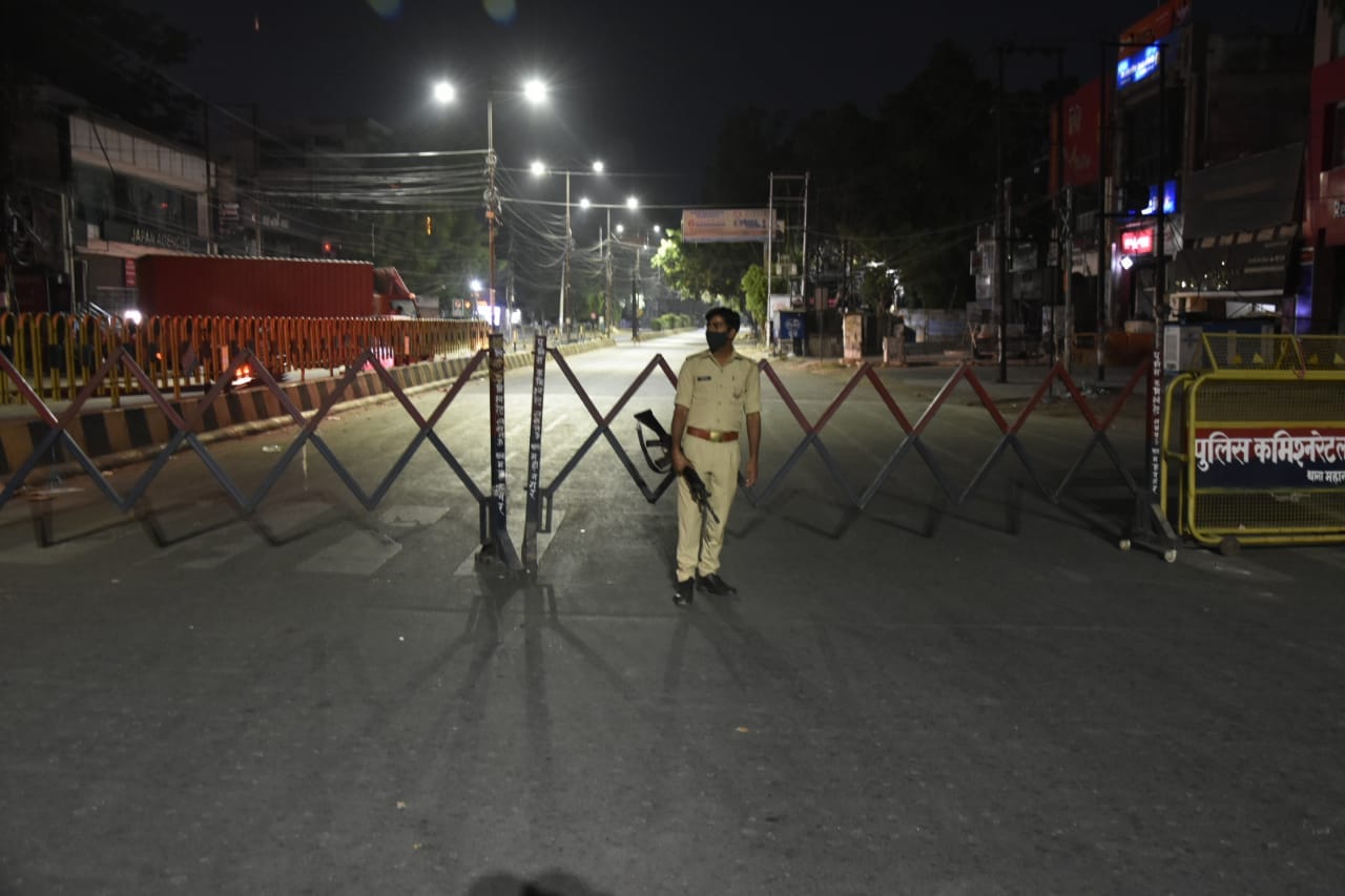 Pics of night curfew of Lucknow.