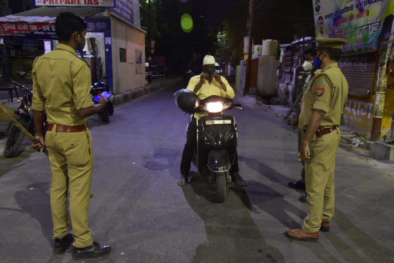Pics of night curfew of Lucknow.