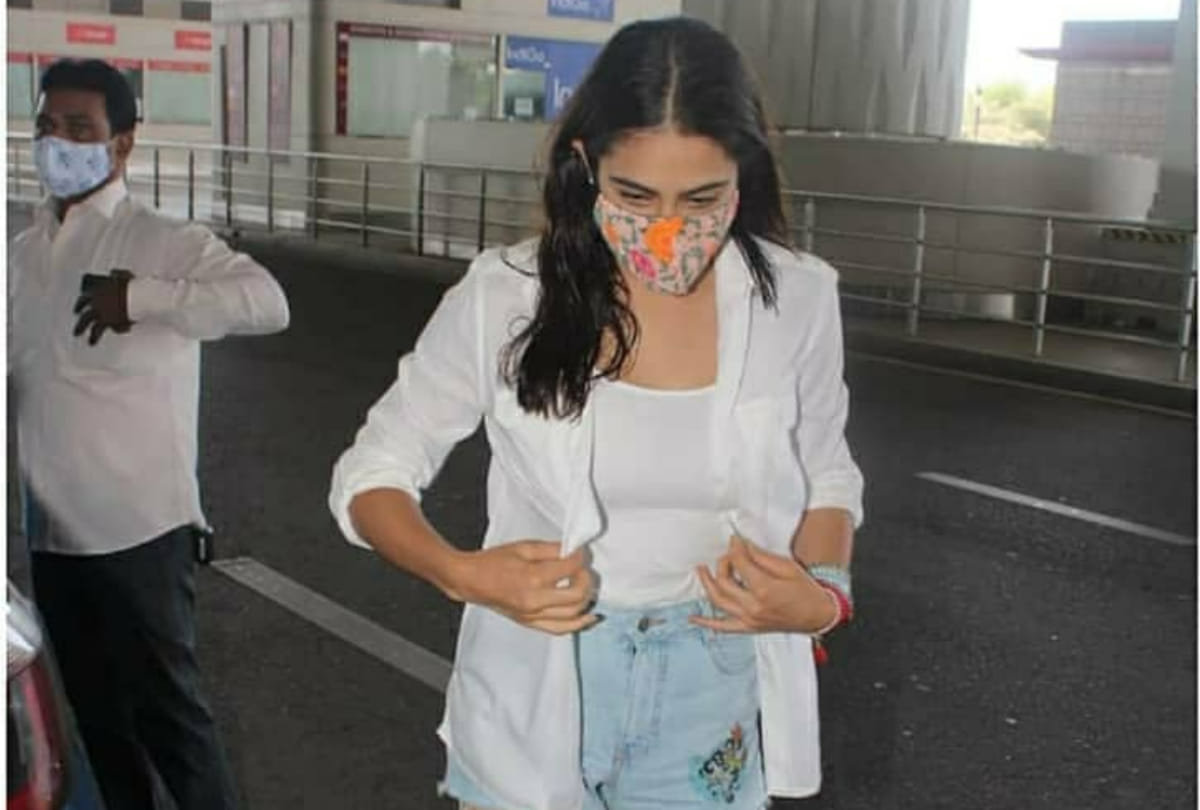 sara ali khan again in vacation mood spot at airport in hot denim shorts with white tank top perfect for summer look