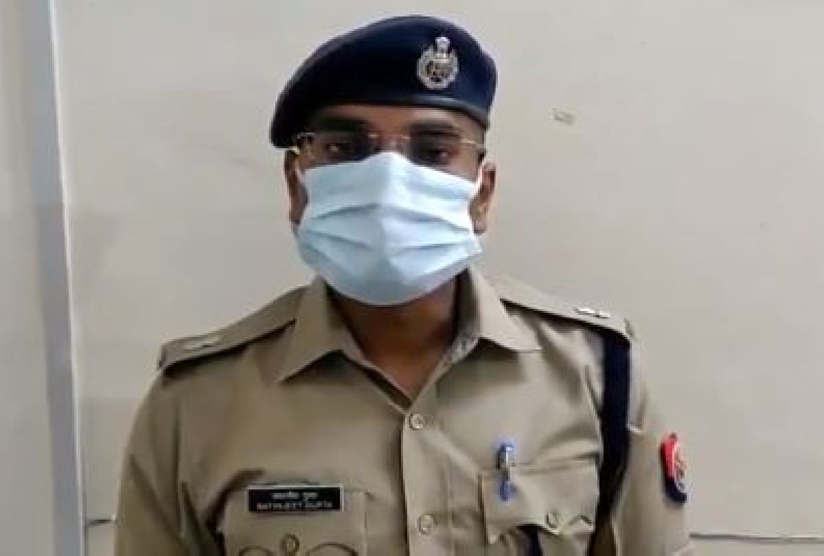 challan issued against police inspector for not wearing mask in agra