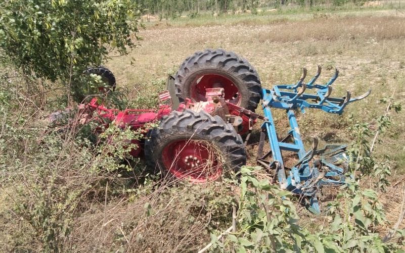 tractor,driver,hardoi news,dies,falls in khanti