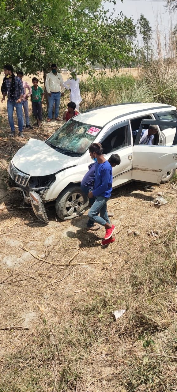 gram pradhan candidate's car crushed his supporters