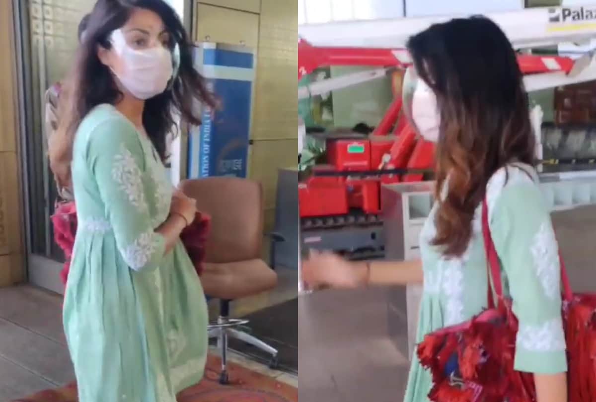 Rhea Chakraborty Seen Outside In Mumbai Airport Users Trolled Her On Social Media