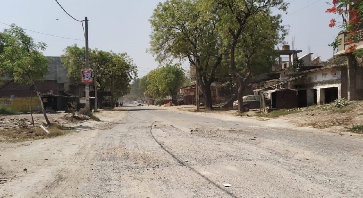 There was a widespread impact of the closed in Azamgarh, the silence on the streets, shops closed from the city to the village 