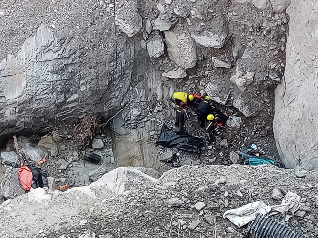 uttarakhand news : car fell into gorge at badrinath highway, five died, ground zero photos