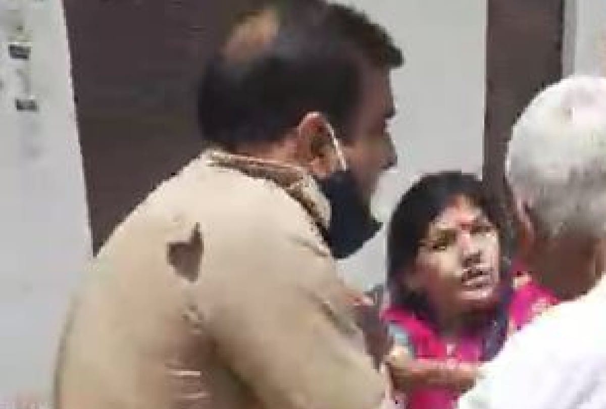 locals attack Police team in lockdown