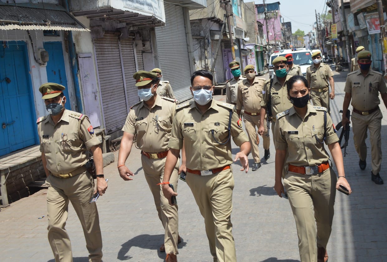 Hathras: Police administration ready in Corona curfew