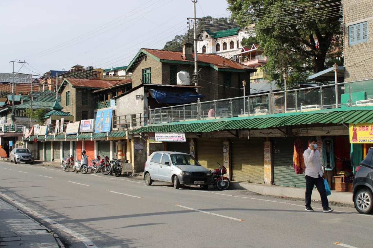 Awe of Corona: Now shopkeepers started closing shops at their own level, corona news