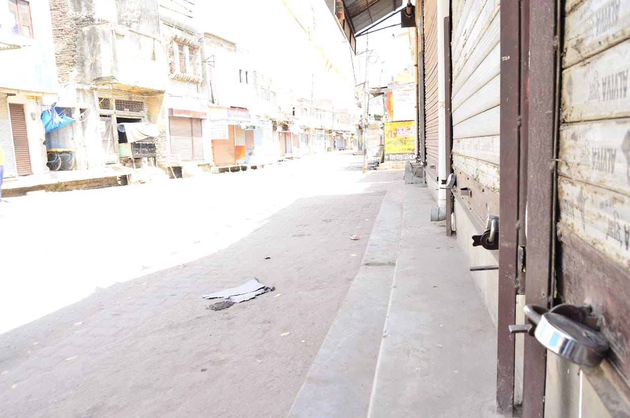 Corona curfew: markets closed, roads deserted and people imprisoned in homes