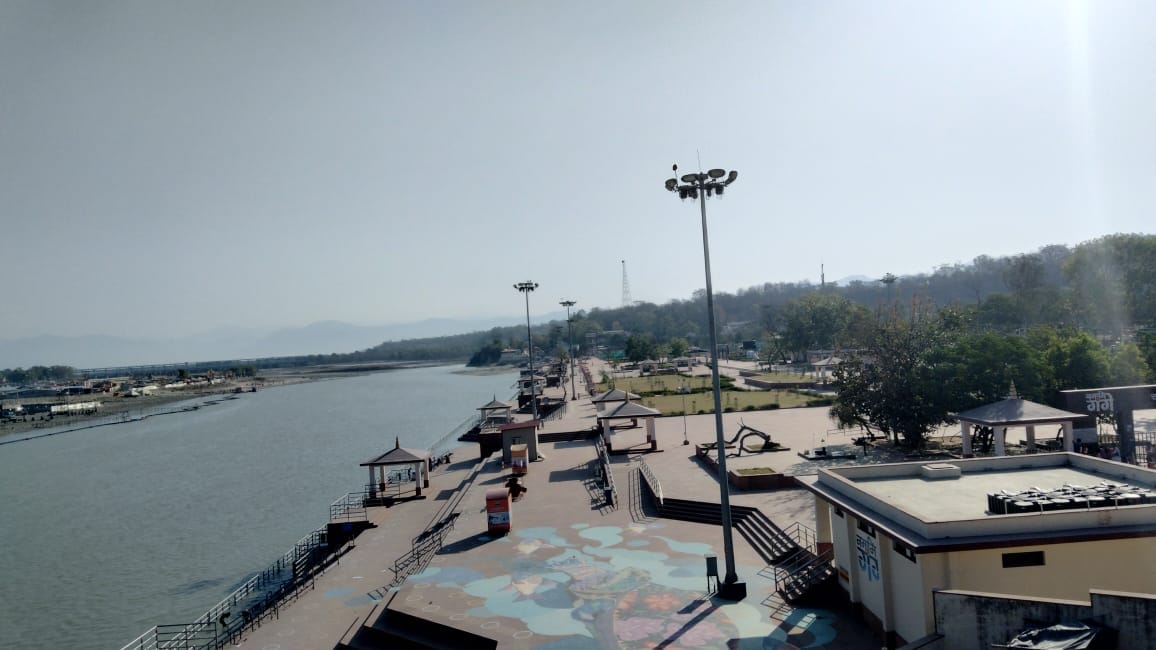 coronavirus curfew in uttarakhand latest news : empty roads, closed shops, ganga ghat of haridwar empty photos