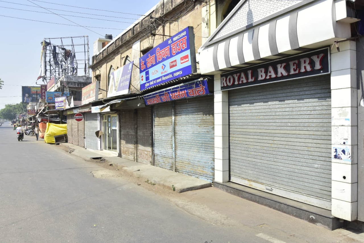 Corona curfew continue for 35 hours in Uttar Pradesh.