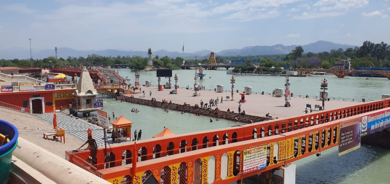 coronavirus curfew in uttarakhand latest news : empty roads, closed shops, ganga ghat of haridwar empty photos