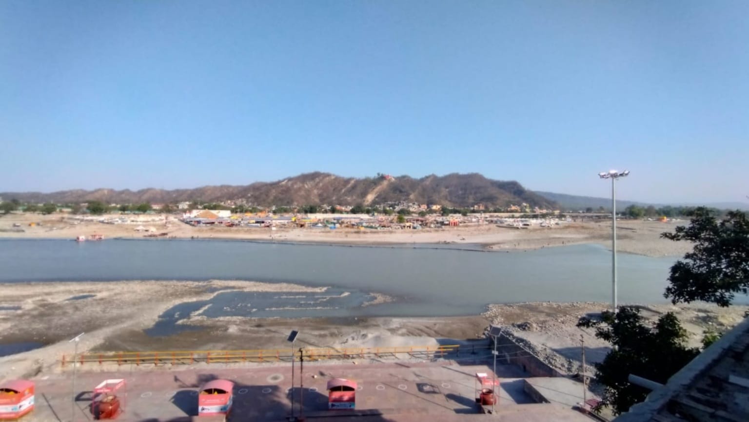 coronavirus curfew in uttarakhand latest news : empty roads, closed shops, ganga ghat of haridwar empty photos