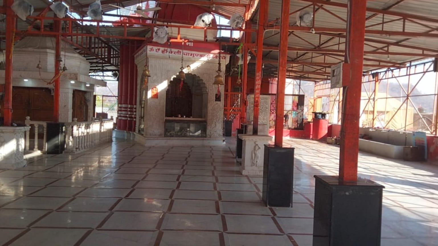 coronavirus curfew in uttarakhand latest news : empty roads, closed shops, ganga ghat of haridwar empty photos