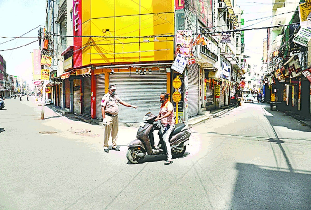 Delhi Police FIR 363 against those who violate Covid rules 164 people arrested weekend curfew in delhi