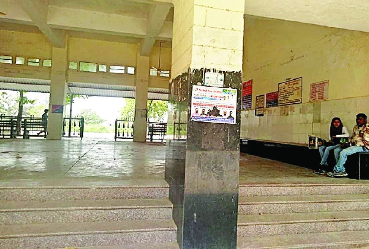 Platform ticket not sold at Etah railway station till date