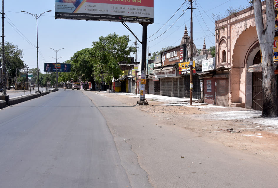 Silence in the markets, roads are deserted