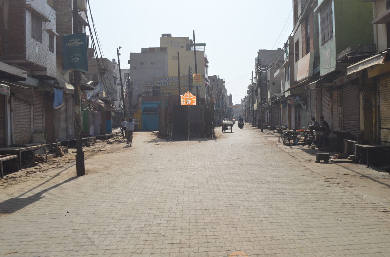 Hathras: Corona curfew effect, people did not exit