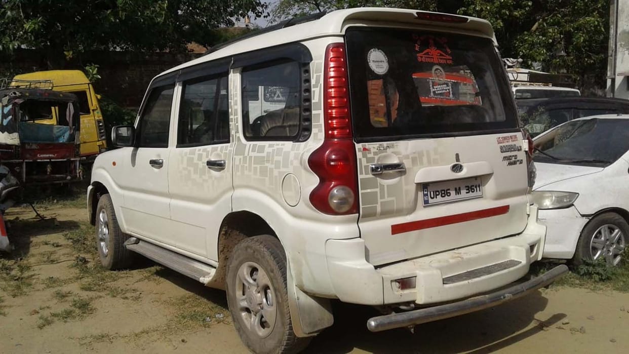 Mathura: Rasgulla police going to divide among voters caught