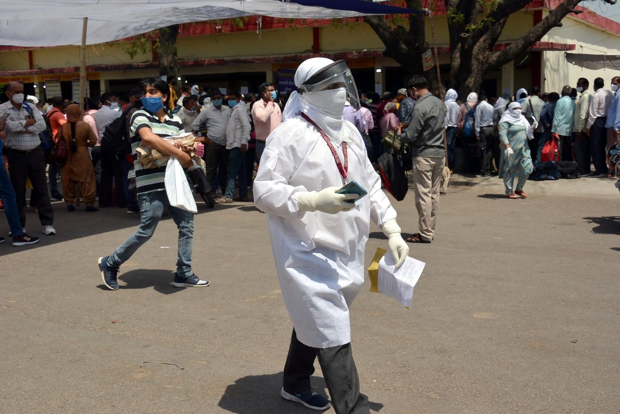 Two people killed, 569 infected