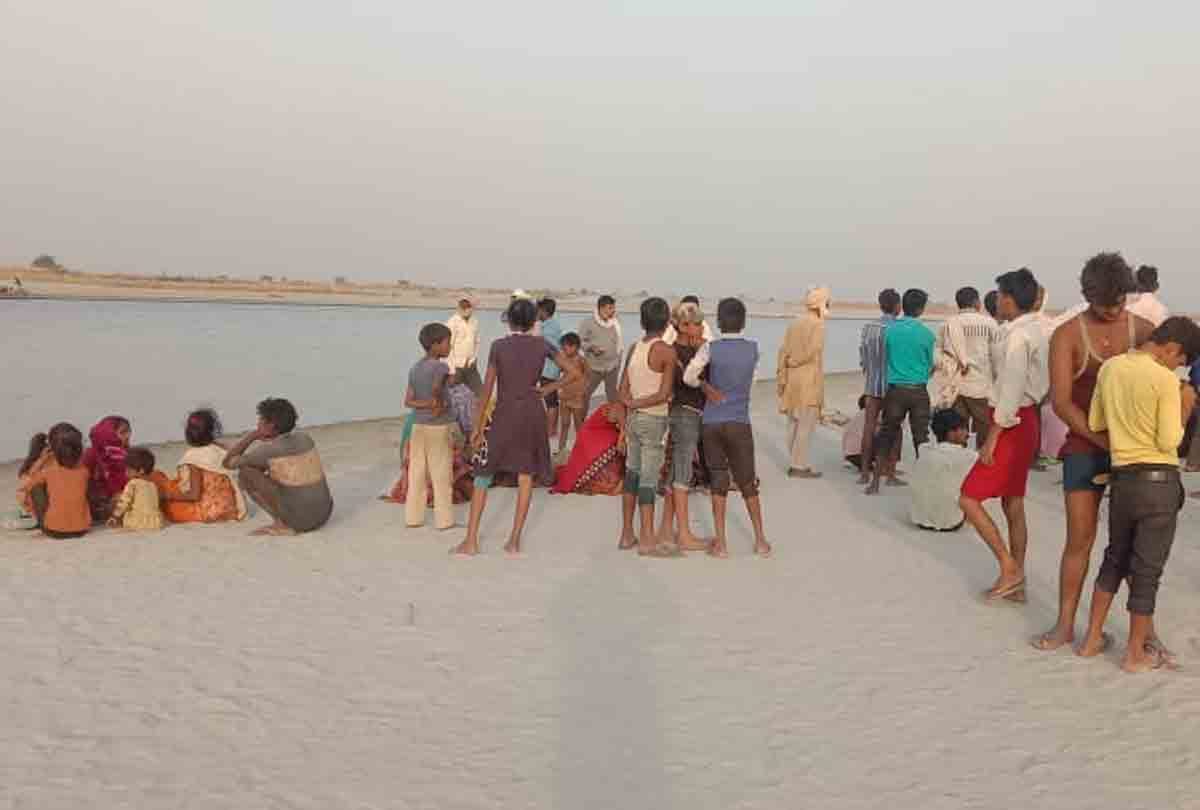 Sambhal Two class three students drowned while bathing in the Ganges one died