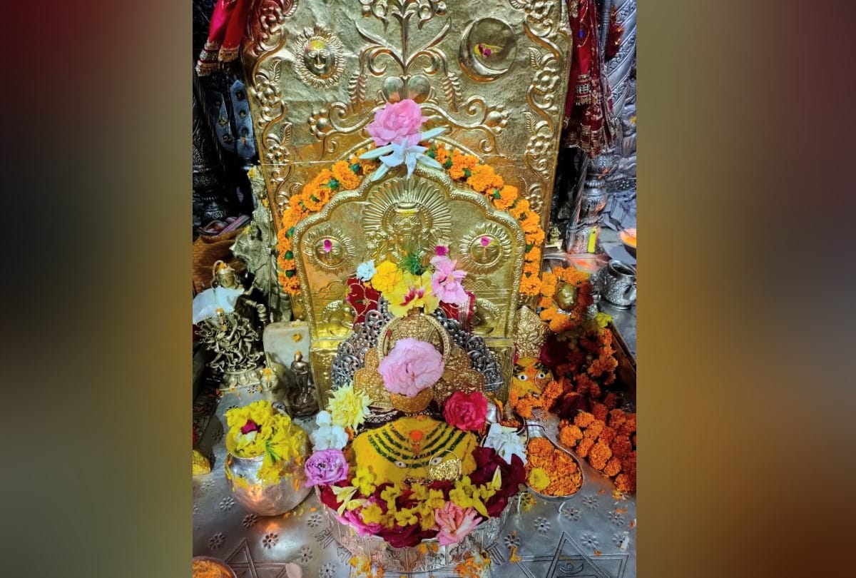 Devotee donates 4.5 kg Gold and 20 kg Silver jewellery at Shaktipeeth Bajreshwari Devi Temple Kangra Himachal Pradesh