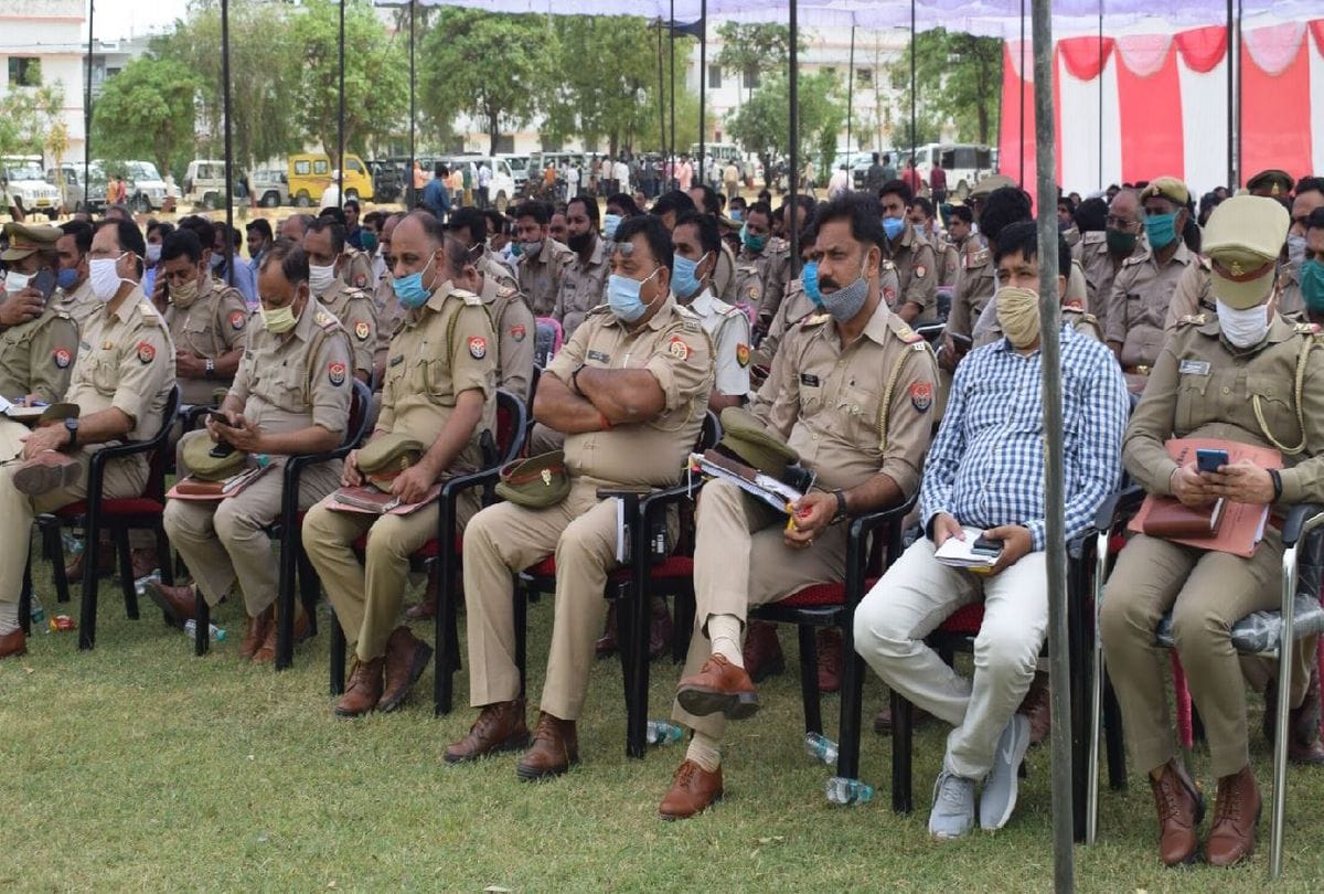 up panchayat chunav 2021: tight security in Mainpuri district during voting
