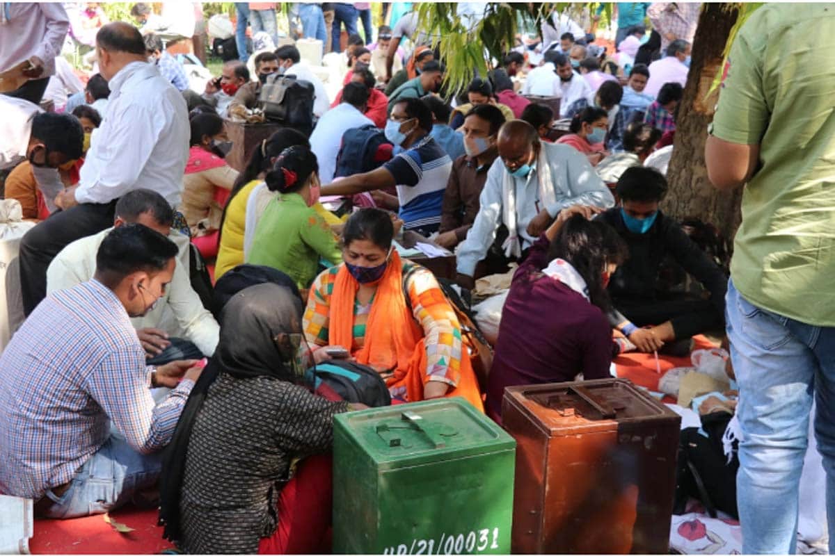 UP: Polling parties left for polling booths, followed No social distance