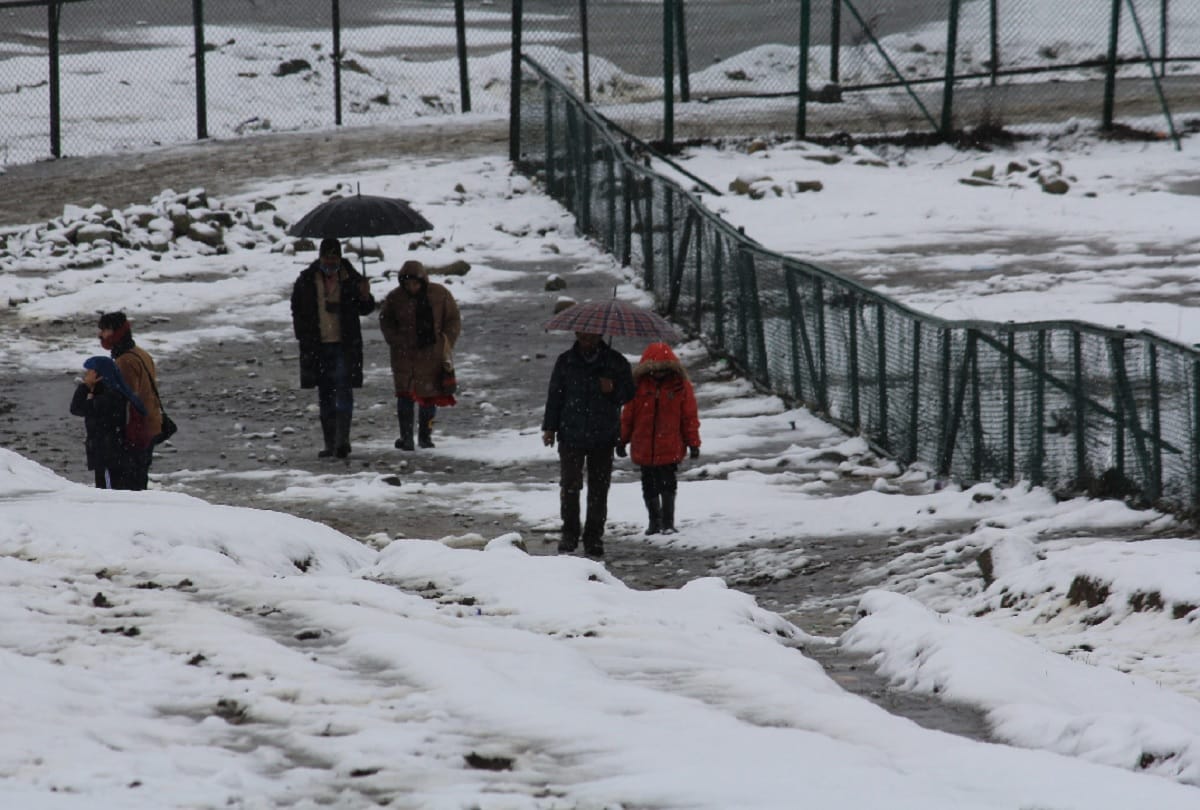 Jammu-Kashmir: snowfall and rain bring down temperature, relief from heat